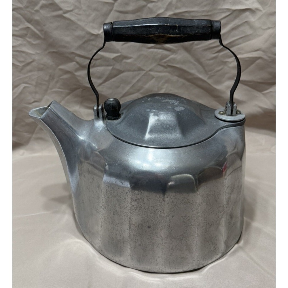 Vintage‎ National Large Aluminum Tea Pot Eau Clair Wisconsin